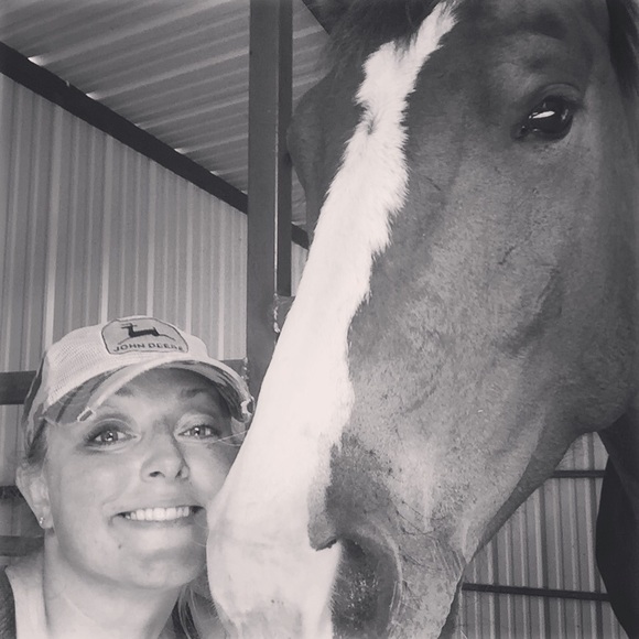 Meet your Posher, Andi - Picture 2 of 4